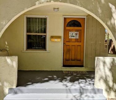 Susanville House | Susanville's cutest cottage 3 beds 1 bath sleeps 4