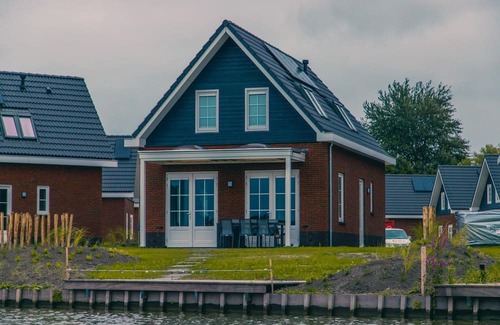 Medemblik Villa | Sustainable water villa with sauna