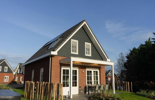 Medemblik Villa | Sustainable water villa with sauna