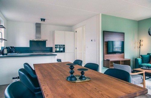 Medemblik Villa | Sustainable water villa with dishwasher, by a lake