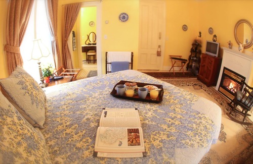 Center Harbor Bed & Breakfast | Sutton House B & B