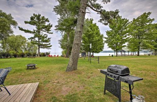 Suttons Bay House | Suttons Bay Bayview Cottage with Deck and Gas Grill!