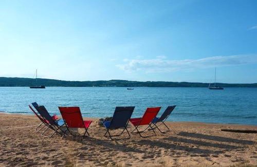 Suttons Bay House | Suttons Bay Beach House Private Beachfront