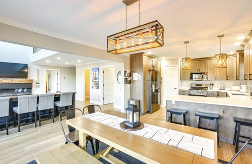 Suttons Bay House | Suttons Bay Home: Hot Tub, Lake Views & Fire Pit