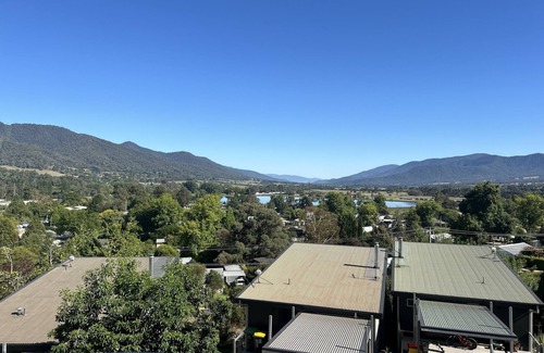 Mount Beauty Apartment | Svarmisk Apartment with 3 bed rooms