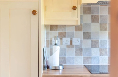 Strefford Cottage | SWALLOW'S NEST, pet friendly, with a garden in Craven Arms