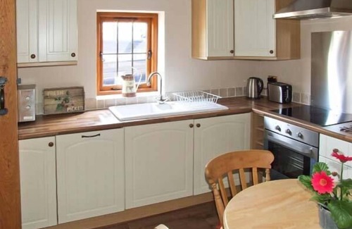 Litton Mill Cottage | SWALLOWS BARN, character holiday cottage in Cressbrook