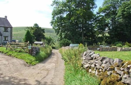 Litton Mill Cottage | SWALLOWS BARN, character holiday cottage in Cressbrook