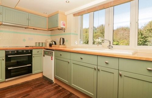 Burgh Island Cottage | SWALLOWS LOFT, country holiday cottage, with open fire in Bigbury