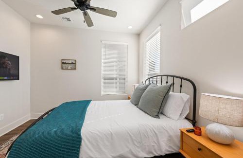Lafayette Apartment | Swamp House Luxury Amenities Chic New 65 inch TV
