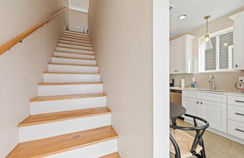 Lafayette Apartment | Swamp House Luxury Amenities Chic New 65 inch TV