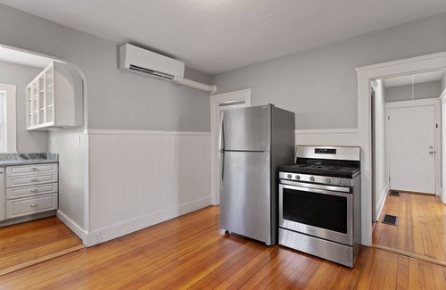 Swampscott Apartment | Swampscott Open Concept Unit W/Lots Of Natural Light, 15 min To Swampscott Beach