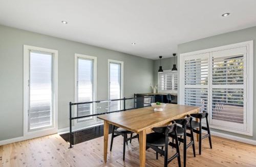Swansea House | Swan Lake By Coast Hosting