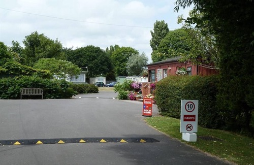 Aldwick House | Swan - Luxury 4 berth caravan
