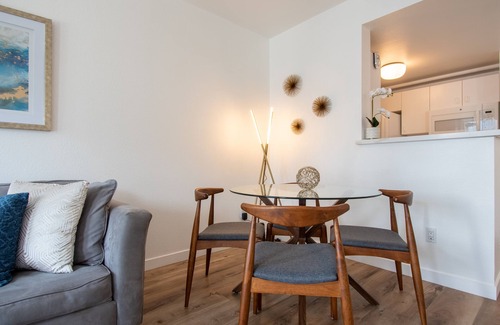 Downtown Seattle Condo | Swanky Condo in Heart of Seattle w/Parking & Pool!