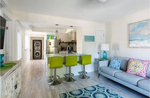 Kennebunk House | Swanky Flat in the Heart of Dock Square, SUPER CLEAN! WALK TO EVERYTHING!