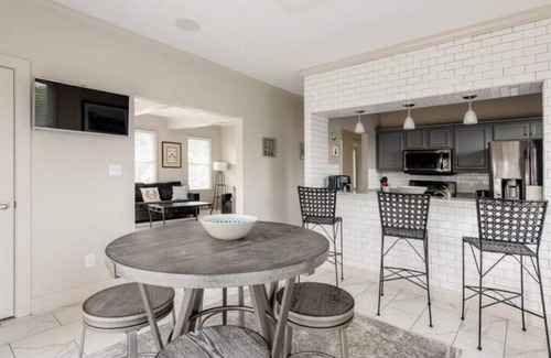 St. Matthews Apartment | Swanky Fully Equipped St. Matthews Apartment