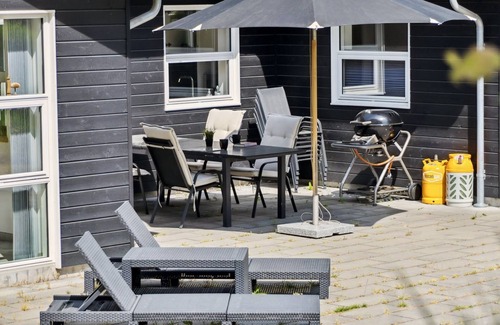 Hou House | "Swarthovde" - from the sea by Interhome