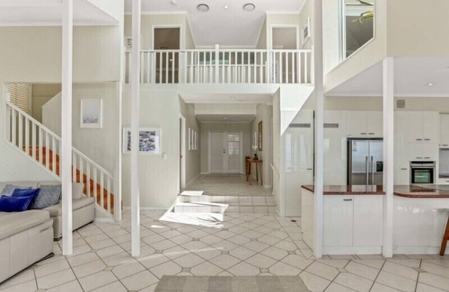 Sunrise Beach House | Sweeping ocean views in Sunrise Beach