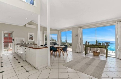 Sunrise Beach House | Sweeping ocean views in Sunrise Beach