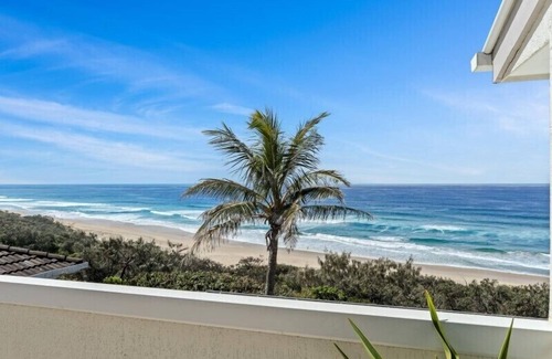Sunrise Beach House | Sweeping ocean views in Sunrise Beach