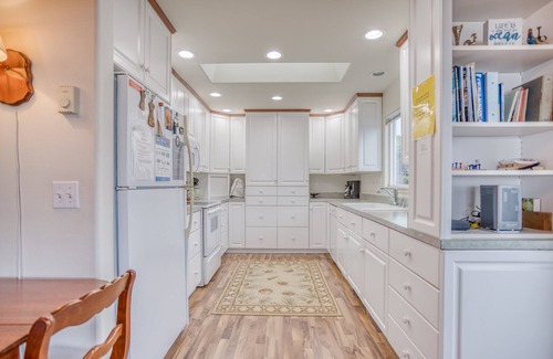Yachats House | Sweeping Ocean Views From This Beautiful Home with Beach Access Close By!