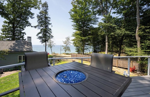 Fennville House | Sweeping Views of Lake Michigan w/Private Beach