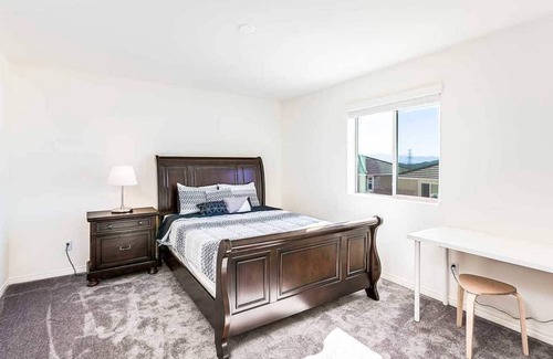 Jurupa Valley House | Sweeping Views on June Mountain Wy