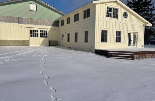 Hillsdale Apartment | Sweet 2-bedroom apartment on horse farm in Hillsdale with WiFi and AC
