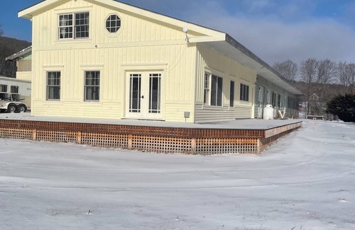 Hillsdale Apartment | Sweet 2-bedroom apartment on horse farm in Hillsdale with WiFi and AC
