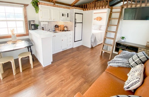 Lenoir City Boat Rental | Sweet Abi Mae - Cruising houseboat in Knoxville TN