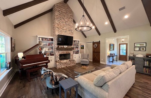 Waverly House | Sweet Bay Creek - Game-Day Ready for AU Sports!
