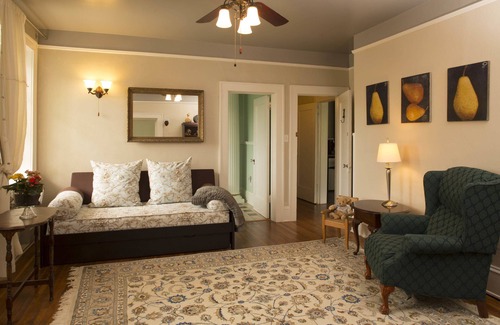 Kenilworth Bed & Breakfast | Sweet Biscuit Inn