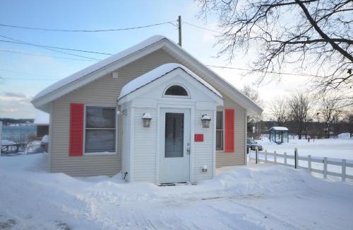 Suttons Bay Apartment | Sweet Cherry "Coral Shutter"
