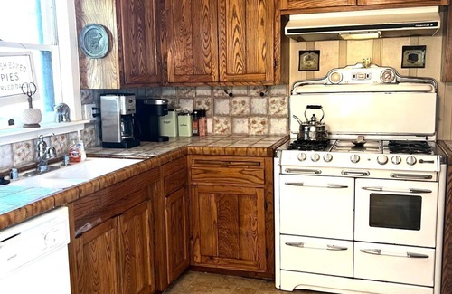 Patton Cottage | Sweet cottage with Wifi in Boulder Bay area of Big Bear Lake
