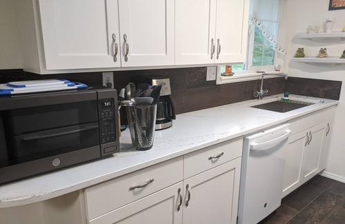 Olympia House | Sweet East Olympia Rambler with many amenities
