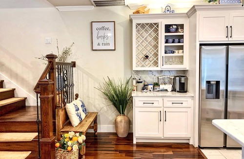 Grand Prairie House | Sweet Escape Homes: Rustic Modern Home next to lake - Center of Dallas & FW
