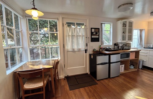 Silver Lake Apartment | Sweet Garden Studio in the Heart of Silver Lake- 30 Night Minimum