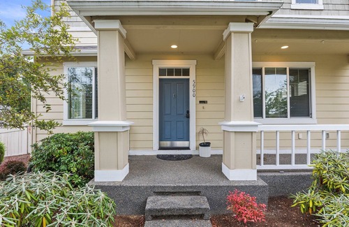 East Olympia House | Sweet Home Away from Home!