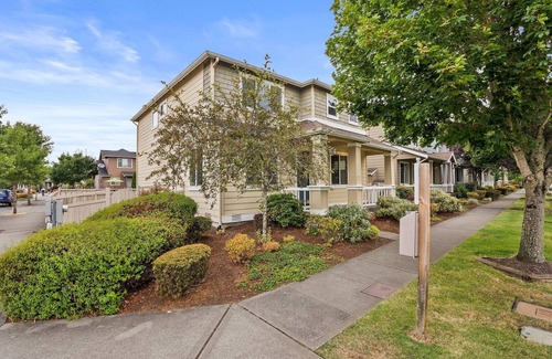 East Olympia House | Sweet Home Away from Home!