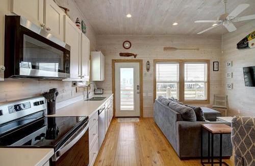 Port Aransas House | Sweet Home La Cabana(11th St Bungalows #10)