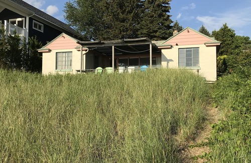 Port Sheldon Cottage | Sweet little cottage in prime location