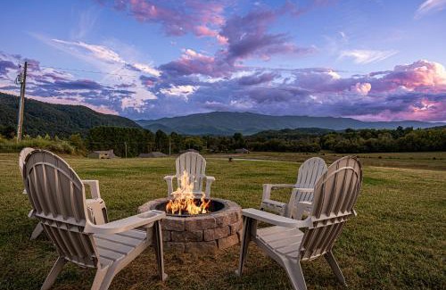 Cosby House | Sweet Mountain Memories Relax affordably cozy cabin with hot tub, game room, and mountain views!