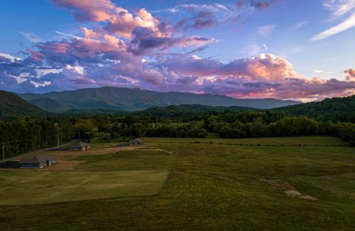 Cosby House | Sweet Mountain Memories Relax affordably cozy cabin with hot tub, game room, and mountain views!