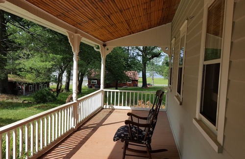 Highland Lake House | Sweet Old Farmhouse in a Tranquil Setting