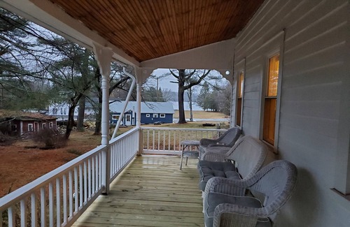 Highland Lake House | Sweet Old Farmhouse in a Tranquil Setting