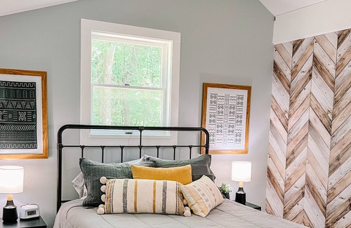Oakland House | SWEET RETREAT - 10 minutes to ski lodge & lake