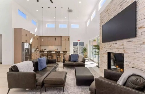 Hurricane House | Sweet Retreat ~ Cooper Rock Golf ~ Pool ~ Hot Tub!