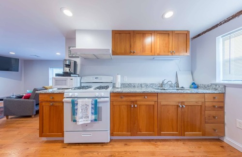 Marblehead Condo | Sweet Retreat