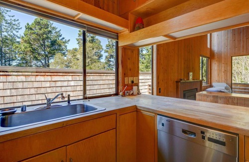 Sea Ranch House | Sweet Sea Ranch Nestled in Redwood Forest